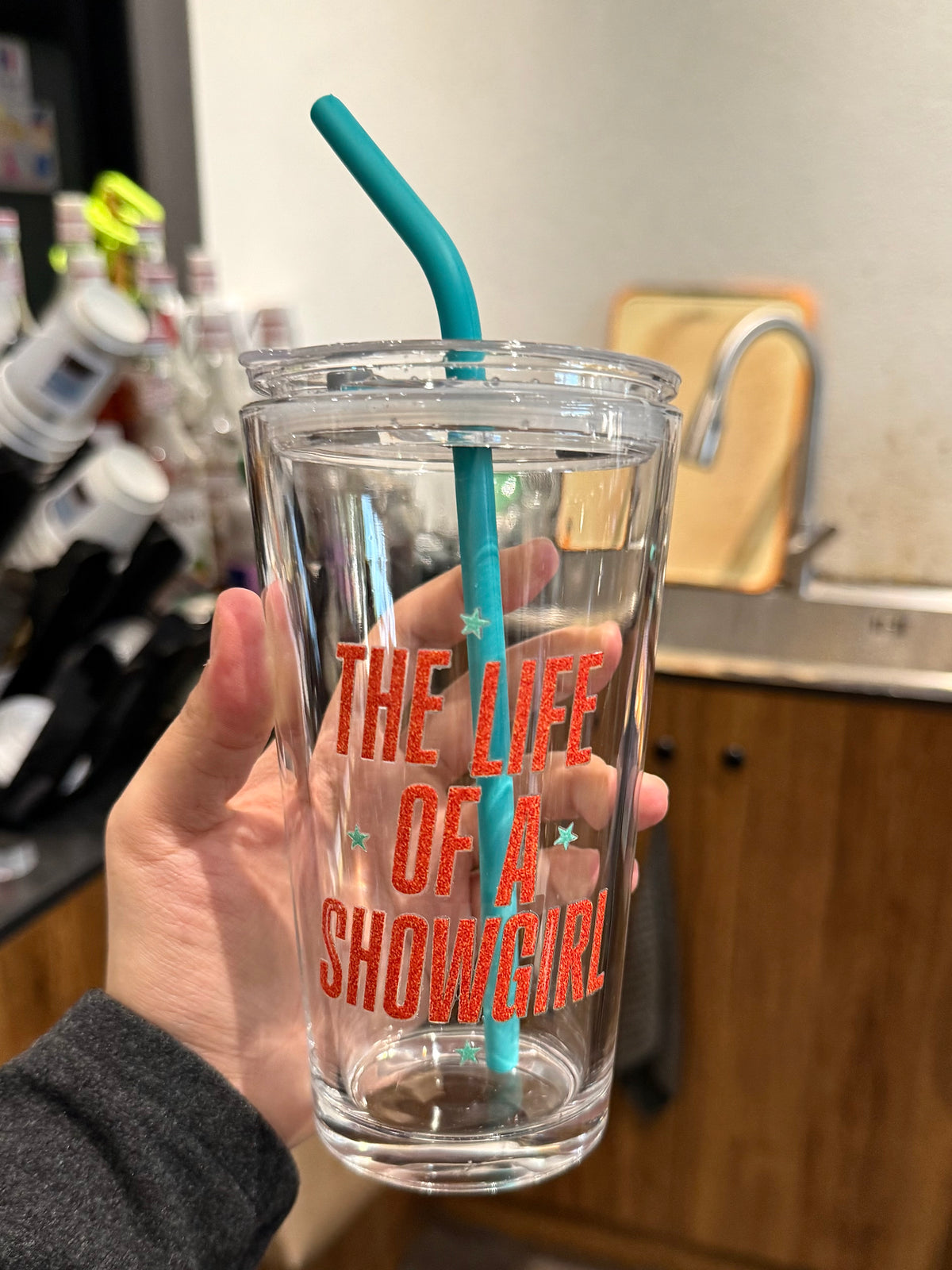 Glamorous Stage-Inspired Glass Cup – Vibrant Orange & Aqua Aesthetic｜17.6oz with Teal Silicone Straw Included